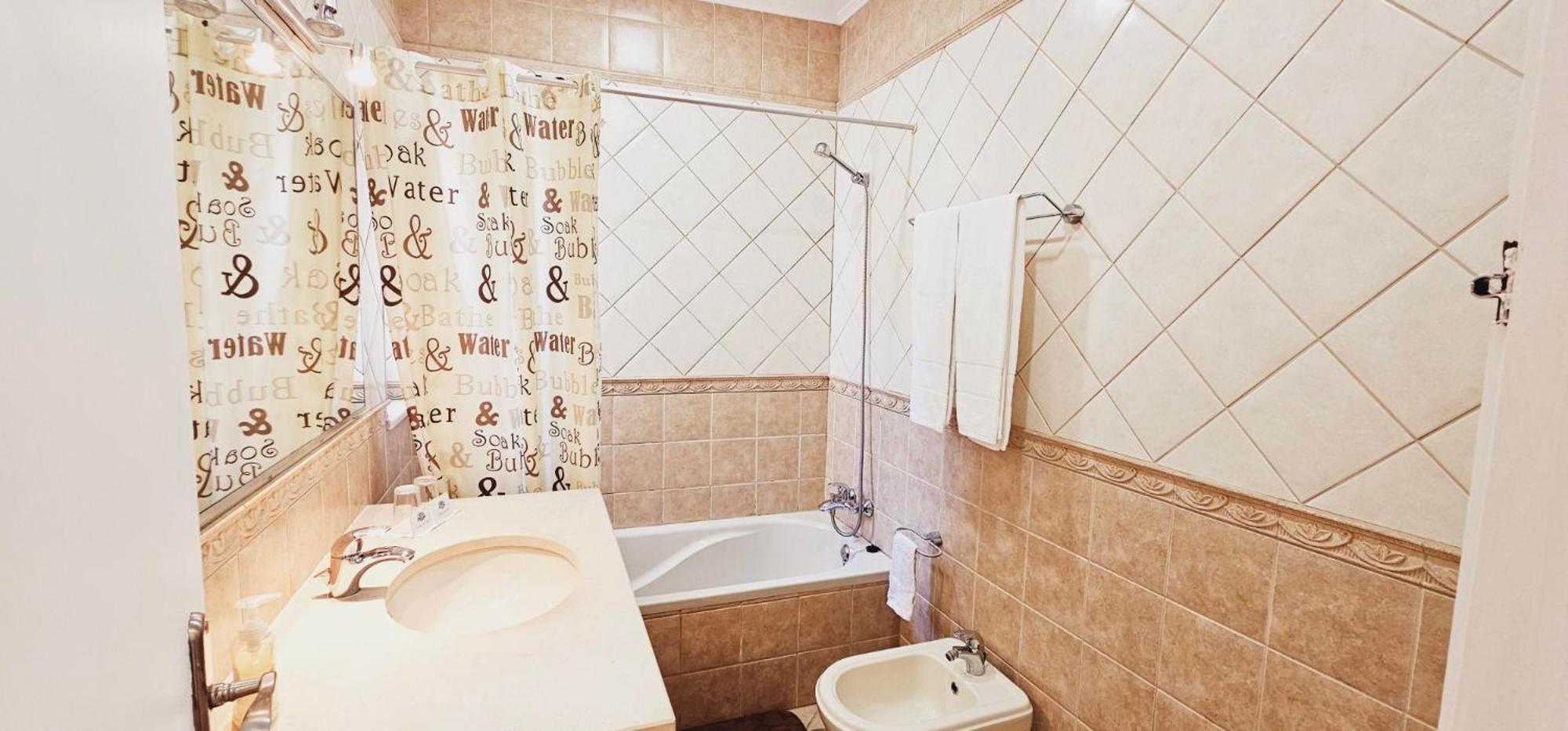 Lemon Tree Relaxing Guesthouse 拉哥斯 外观 照片